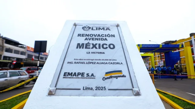 Ceremonia de inauguración de la avenida México renovada